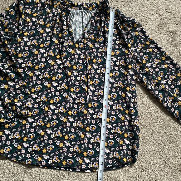 Women’s Loft Medium Blouse in Floral - Picture 4 of 6